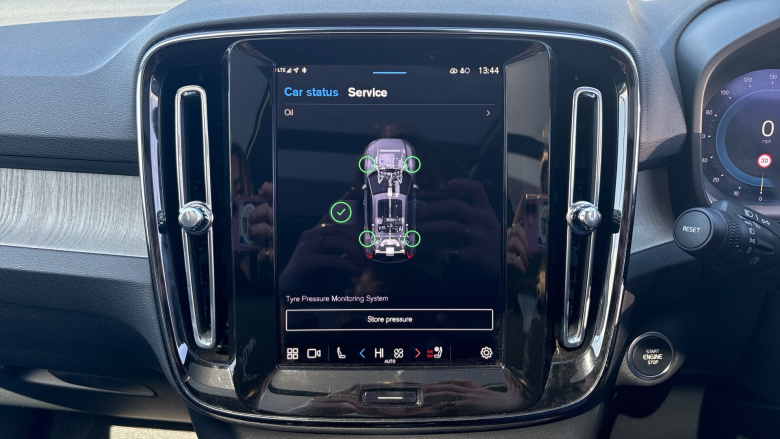 Volvo XC40 2.0 B4P Ultra Dark 5dr Auto Petrol Estate